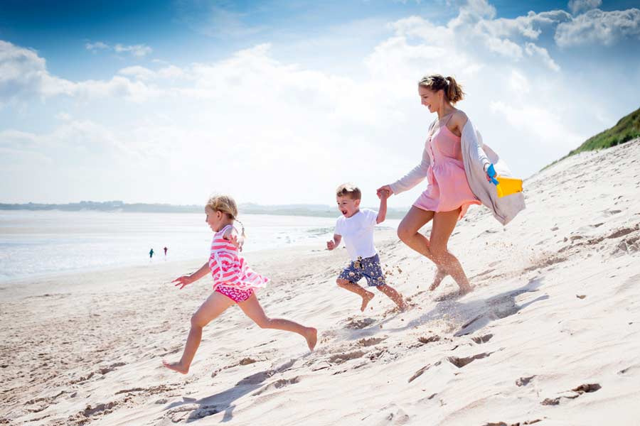 Strandmode für Kinder (de.depositphotos.com) Strandmode für Kinder (de.depositphotos.com)