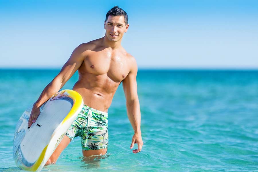 Männer Mode für den Strand (de.depositphotos.com) Männer Mode für den Strand (de.depositphotos.com)